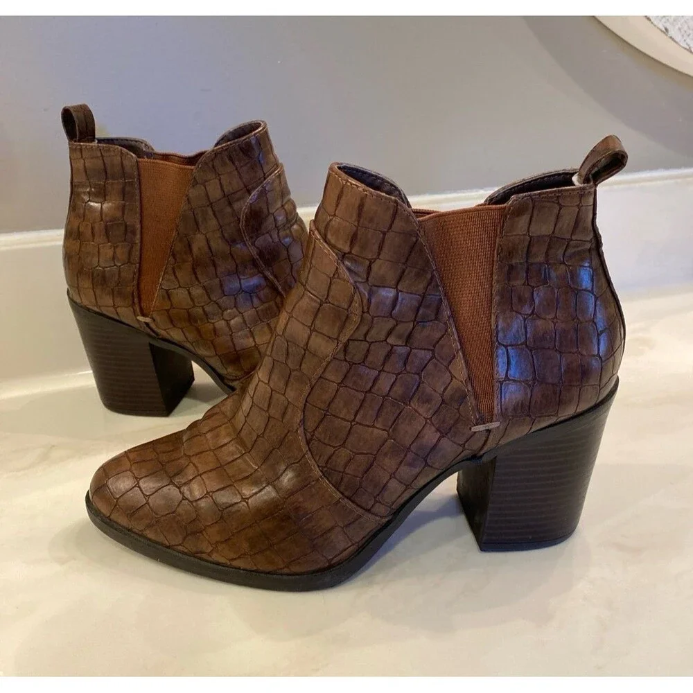Mia HART Cuban Boots‎ Faux Leather Crocodile Sz 9 M Brown Bootie  Chunky Heel